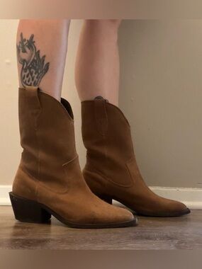 Bianco Tan Suede Western Boots size 9